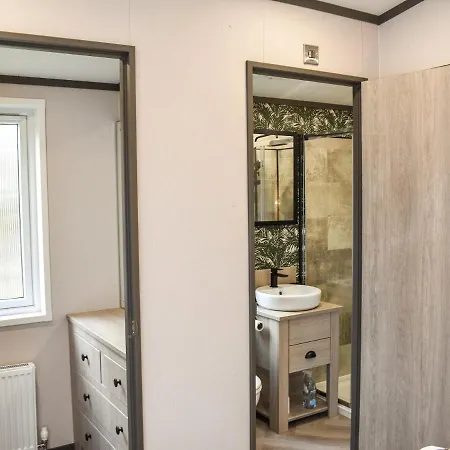 Dodd - Uk42499 Holiday home